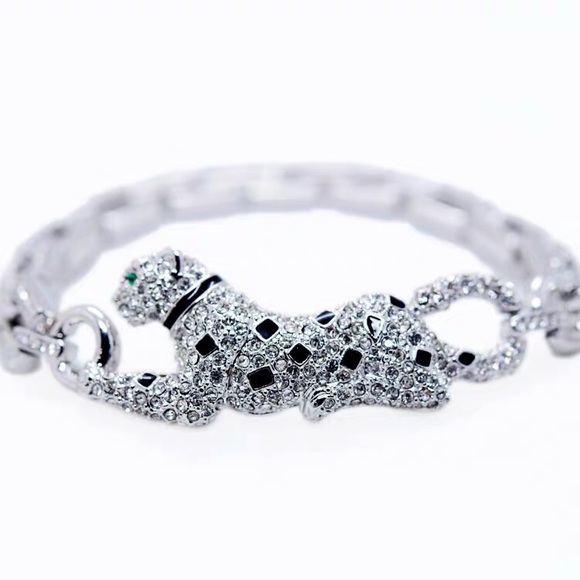 Leopard choker and bracelet